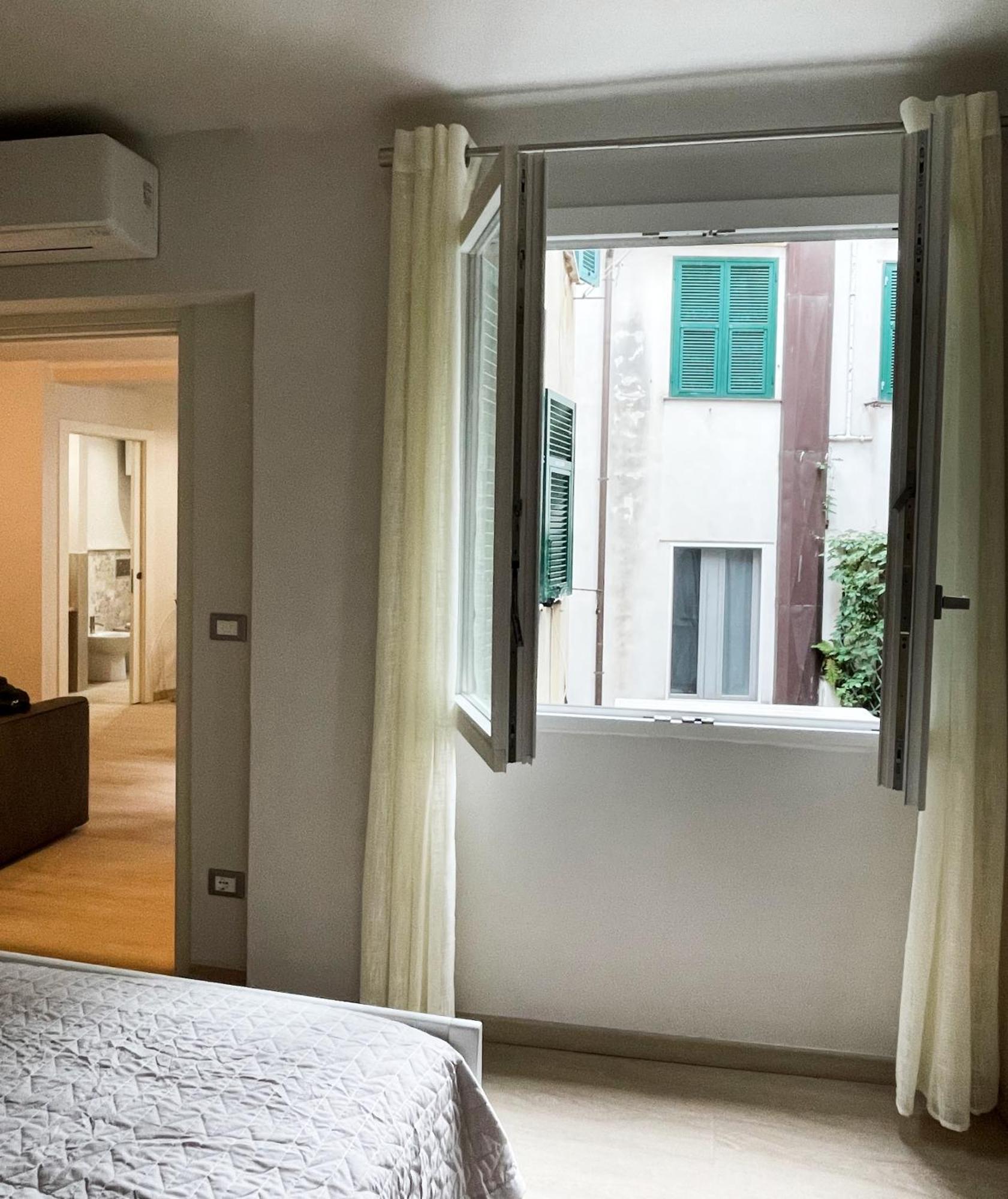 Baxeico Old Town Parking Free Apartment Genoa Bagian luar foto